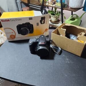 KODAK EUC EASY SHARE Z1015 IS DIGITAL CAMERA 10MP